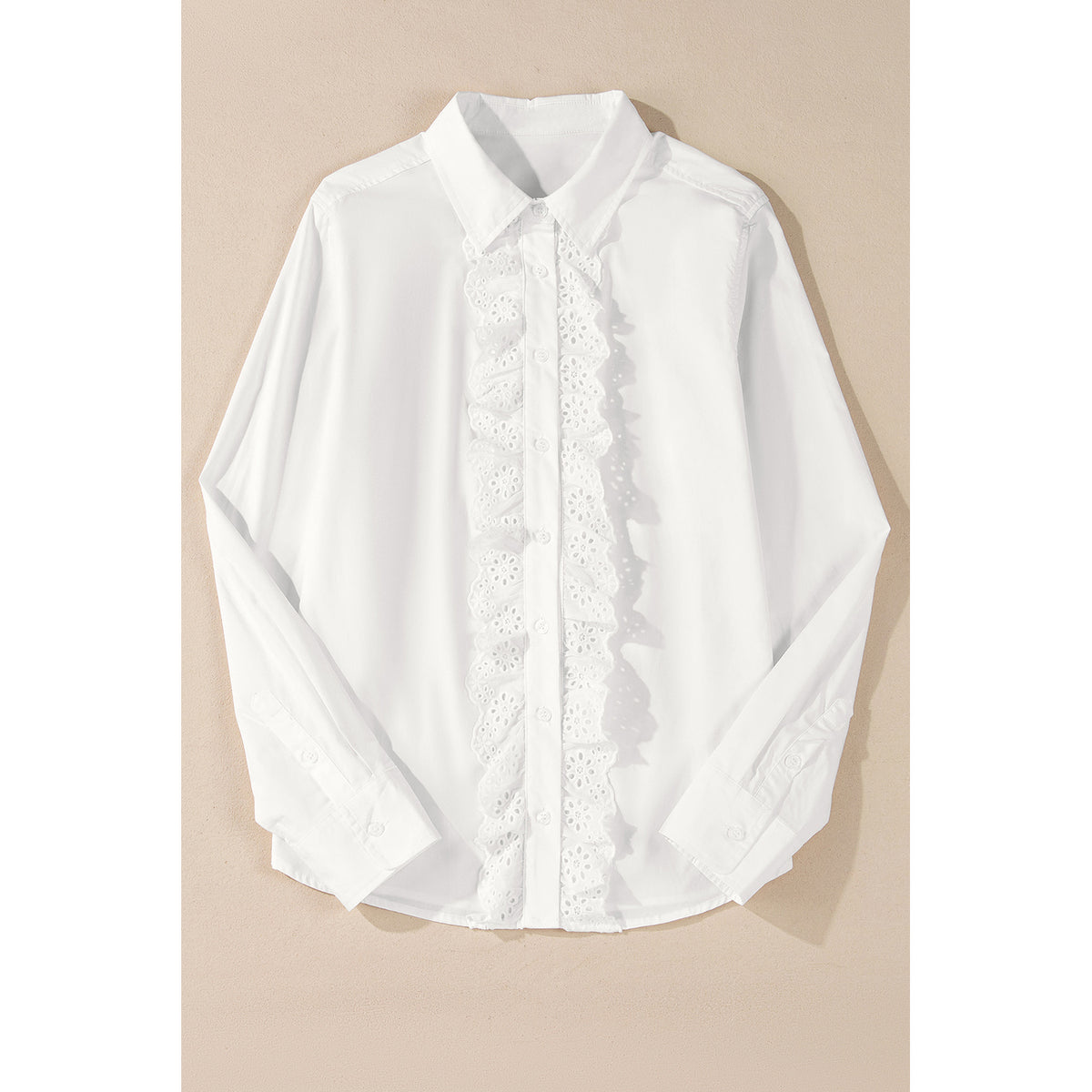 Camicia bianca in cotone con bottoni e pizzo crochet — vista frontale