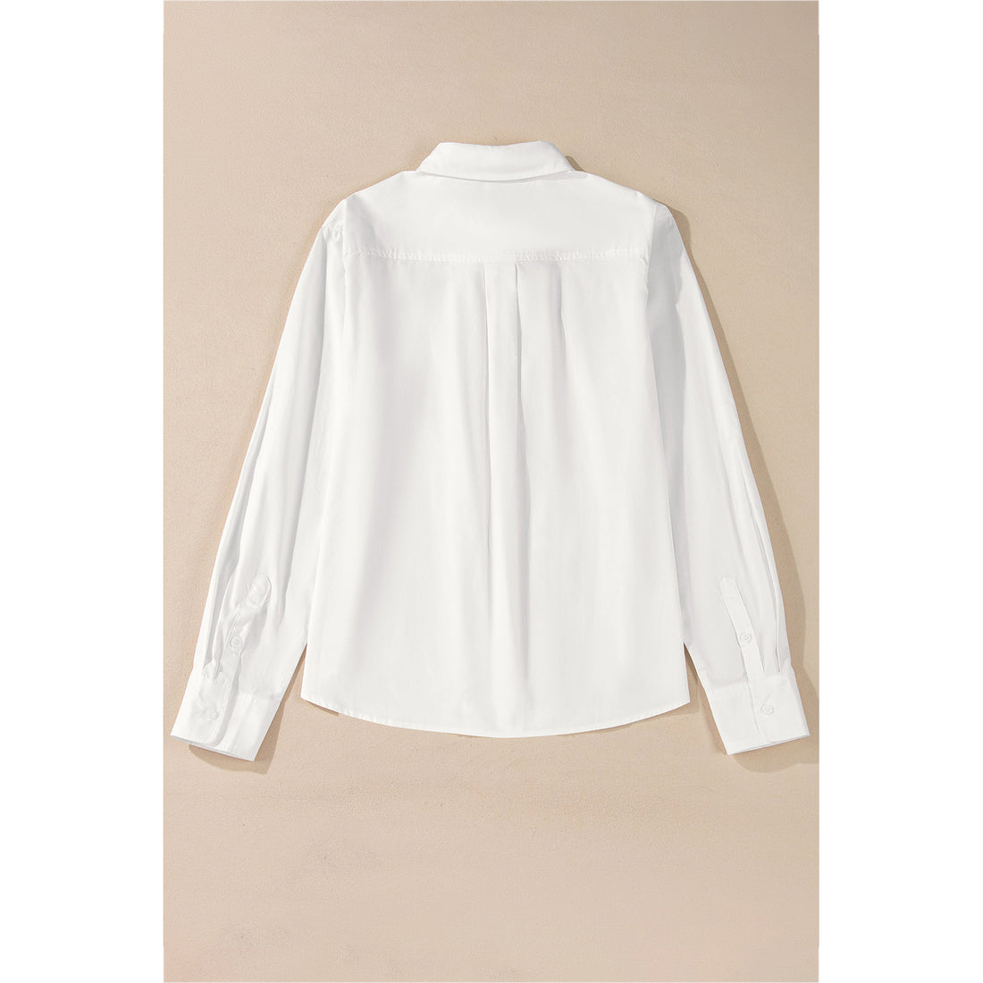 Camicia bianca in cotone con bottoni e pizzo crochet — vista frontale