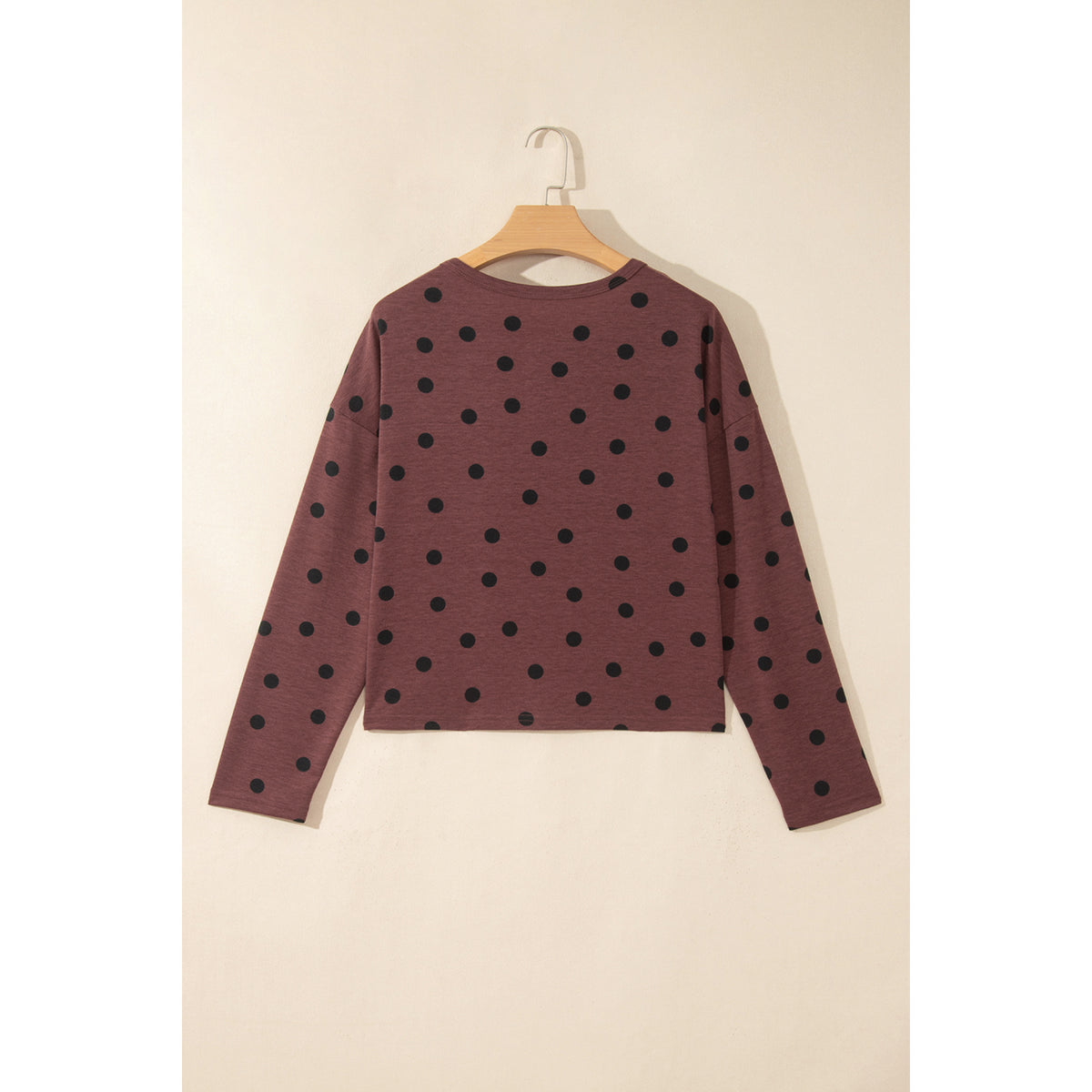 Camicia marrone a pois con bottoni e maniche lunghe — vista posteriore