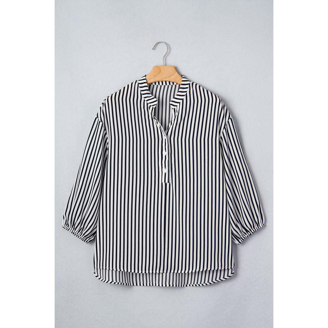 Camicia morbida a righe nere con maniche al gomito — vista frontale