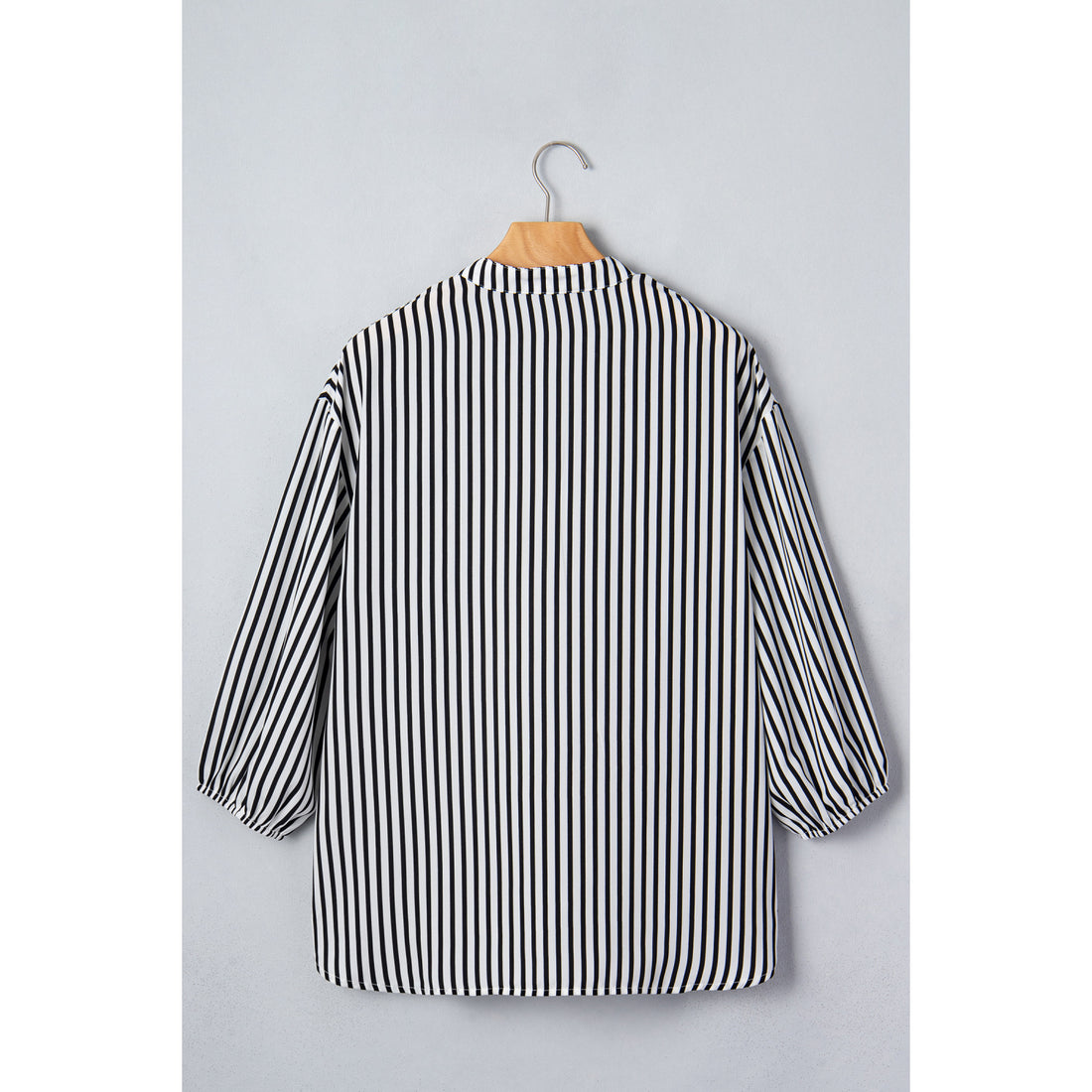Camicia morbida a righe nere con maniche al gomito — vista frontale