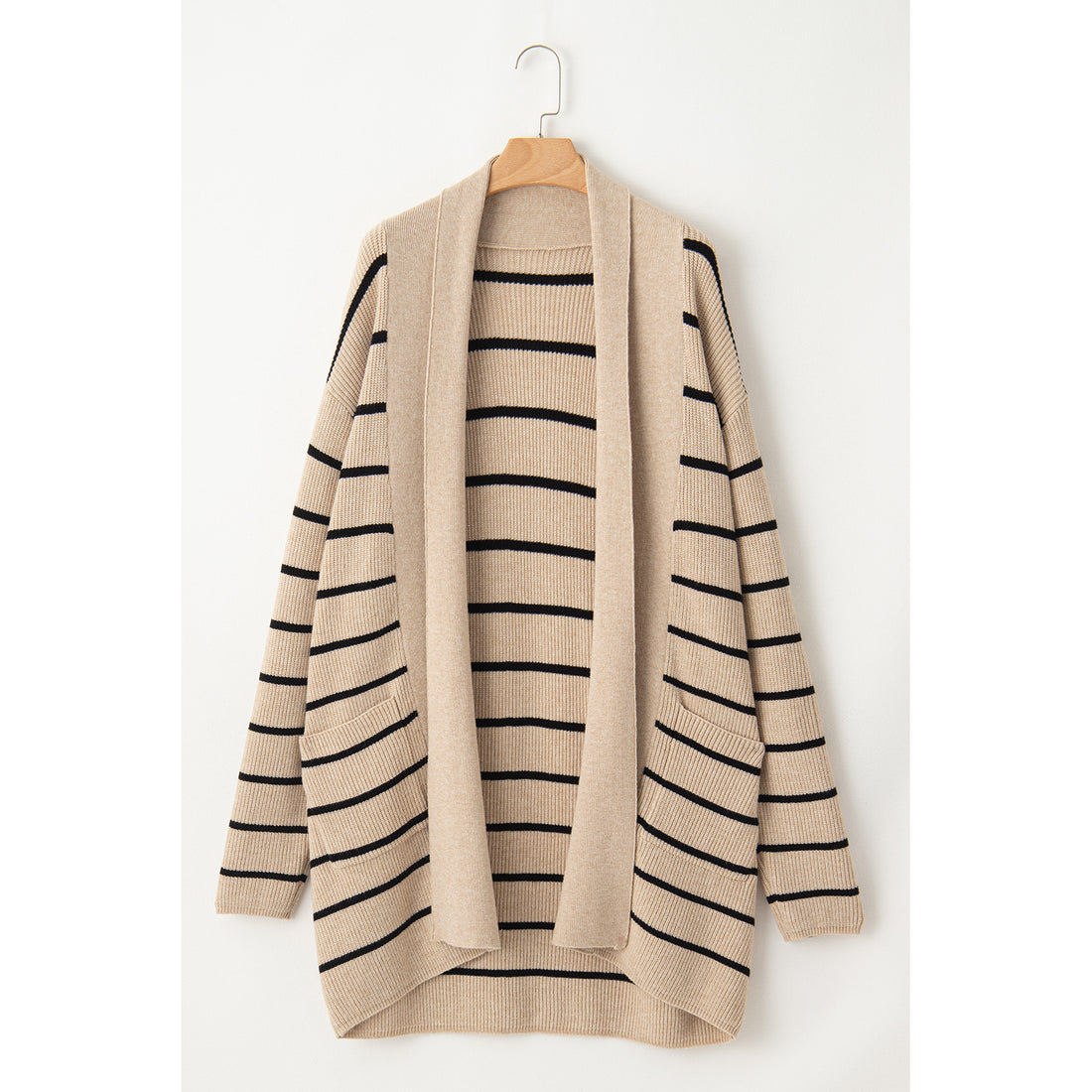 Cardigan a righe nere con collo a scialle e tasche — vista frontale