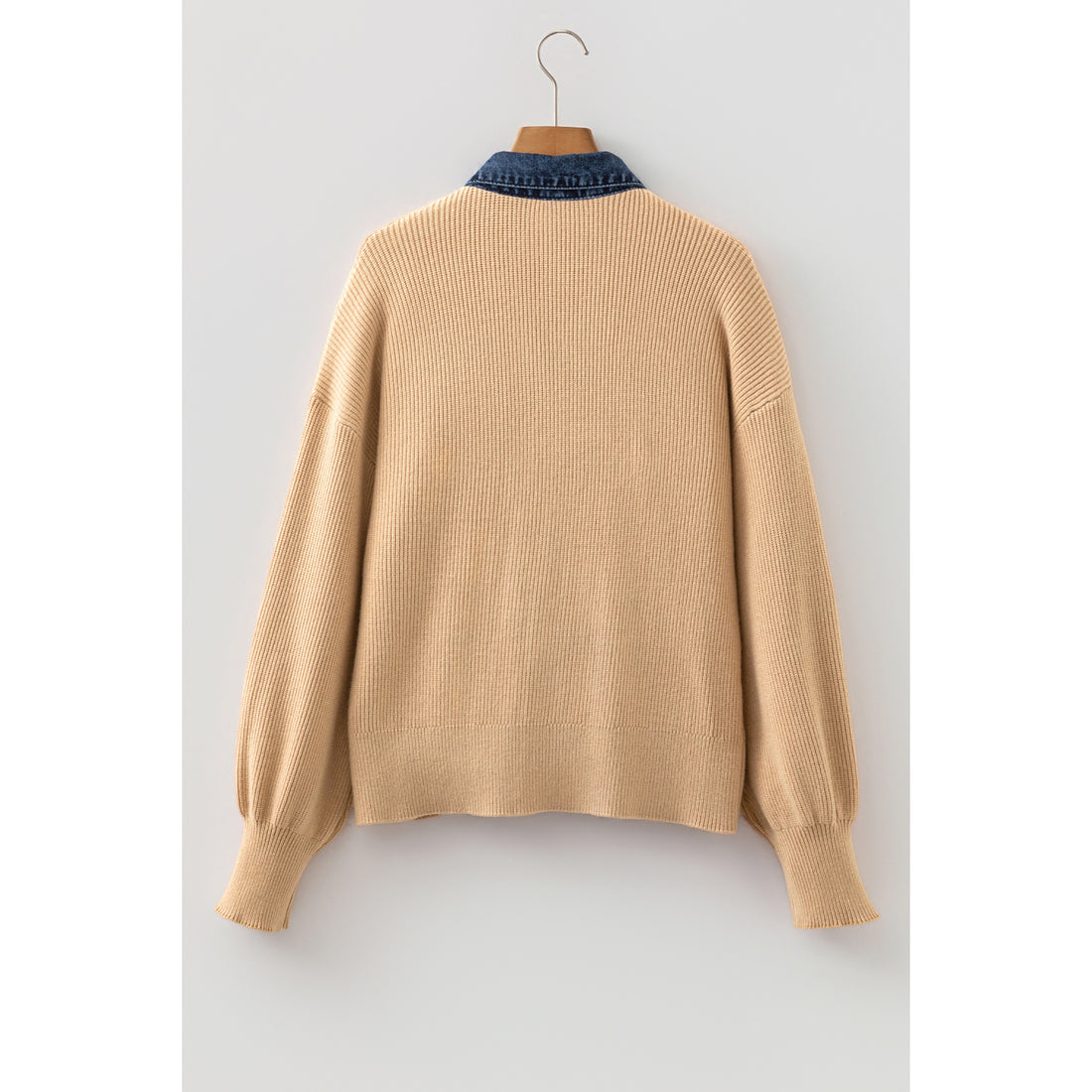 Cardigan color pergamena con colletto a camicia a contrasto — vista frontale