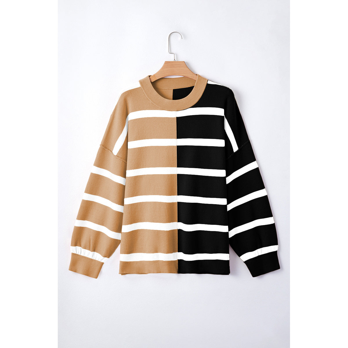 Maglione beige e nero a righe e blocchi di colore — vista frontale