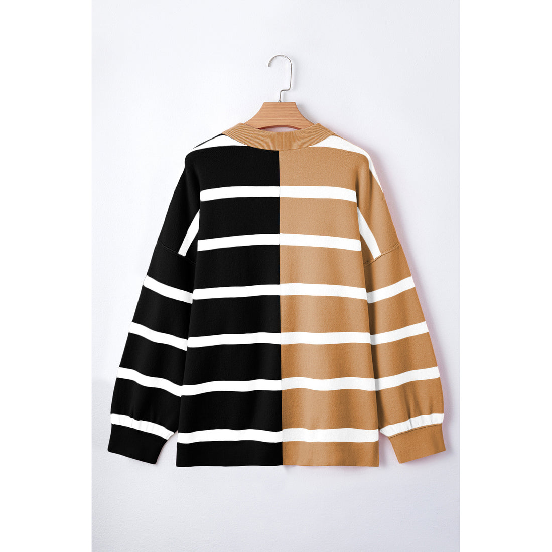 Maglione beige e nero a righe e blocchi di colore — vista frontale