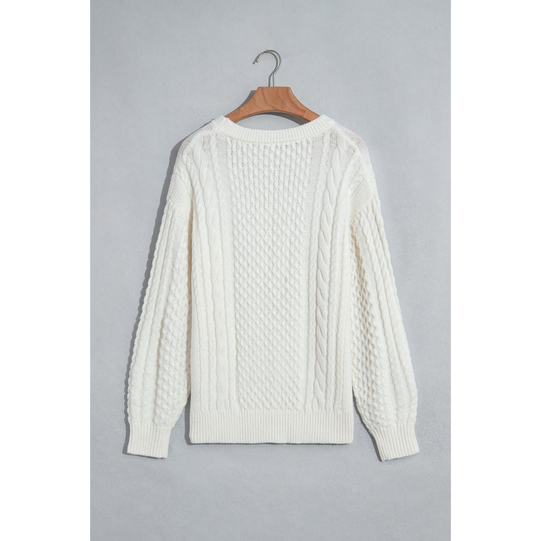 Maglione beige girocollo con lavorazione a trecce — vista frontale