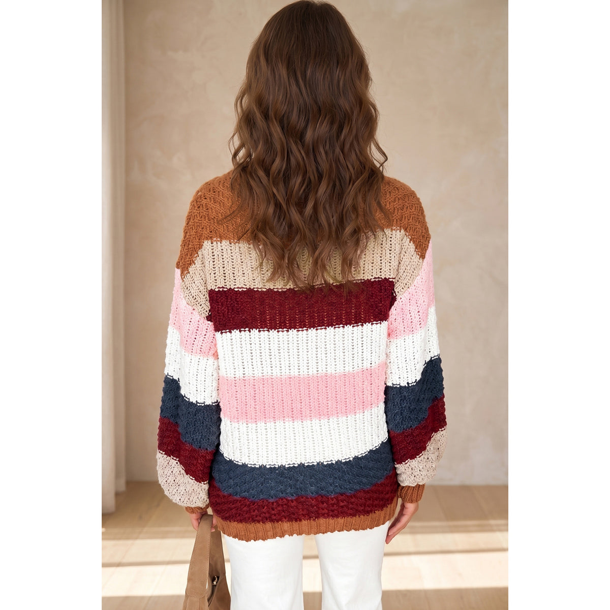 Maglione girocollo a righe multicolore in maglia spessa — vestibilità sul retro