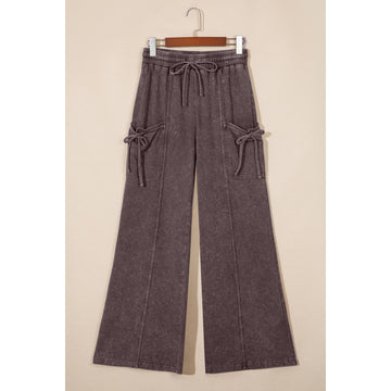 Pantaloni cargo marrone scuro in cotone con lavaggio minerale — vista frontale